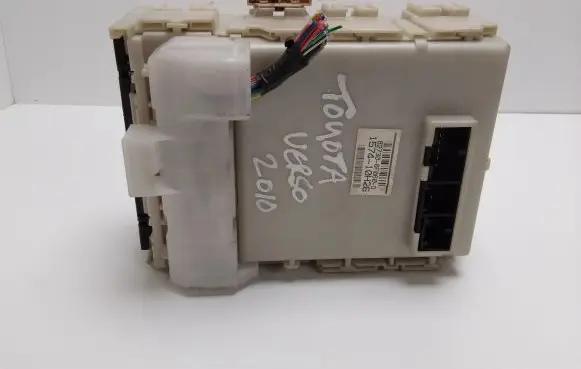Toyota Verso-S Fuse module 827300F060D