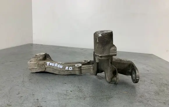 Volkswagen Touran I Engine mounting bracket 1K0199296F