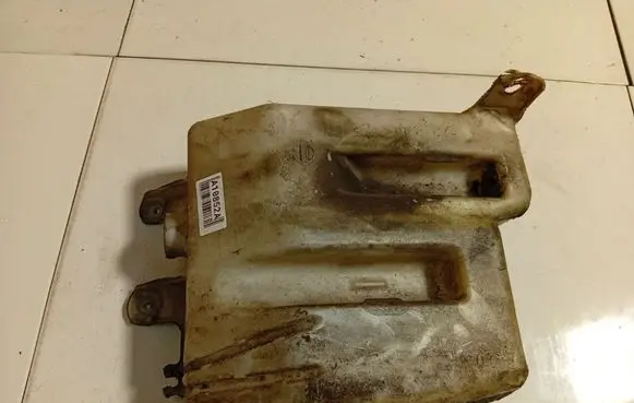 Nissan Note (E11) Windshield washer fluid reservoir/tank 