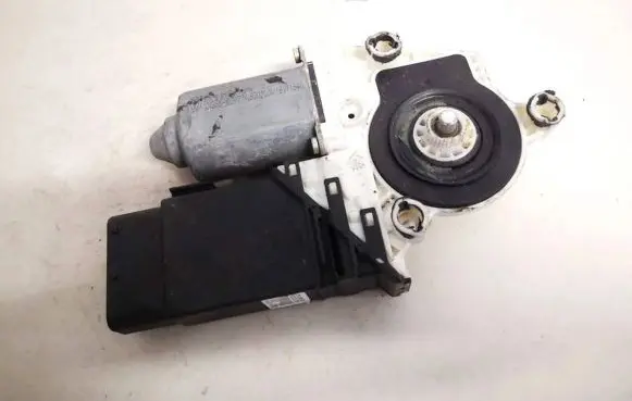 Seat Toledo II (1M) Front door window regulator motor 101386102