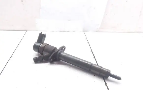 Volvo S60 Fuel injector 8658353