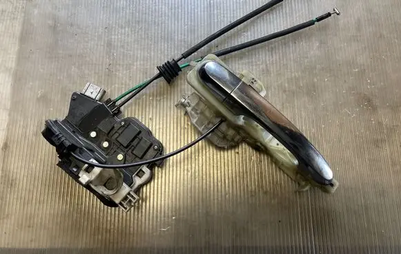 KIA Sorento Front door lock 5210SXM000 02851 A045777