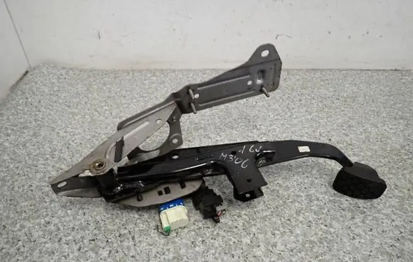 Mazda 3 I Pedal assembly 