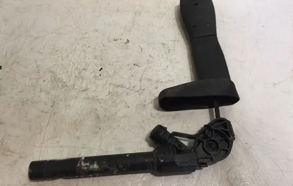 Front seatbelt buckle