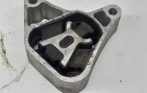 Mercedes-Benz B W246 W242 Engine mount bracket
