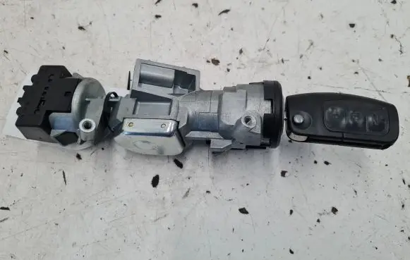 Ford C-MAX I Ignition lock 3M513F880AB