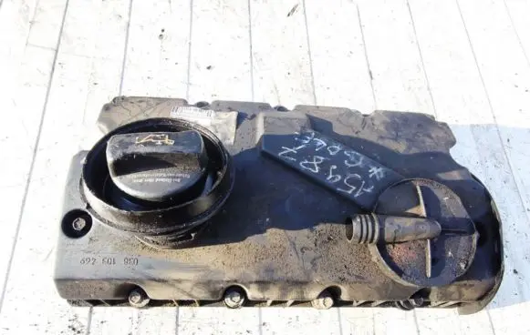 Volkswagen Golf V Rocker cam cover 038103469