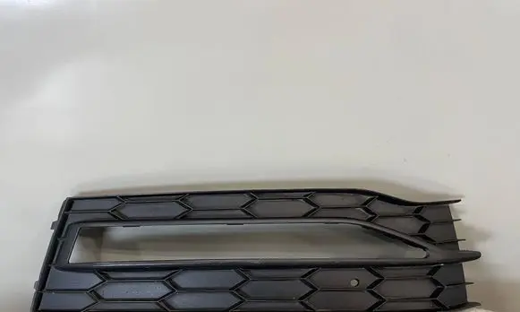 Skoda Superb B8 (3V) Front bumper lower grill 3V0853666B
