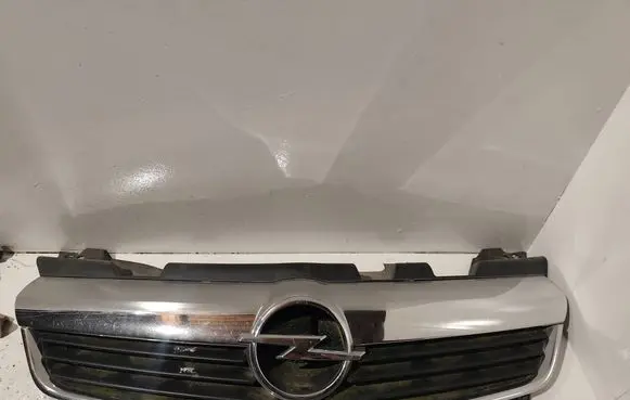 Opel Zafira B Front grill 0P0702701