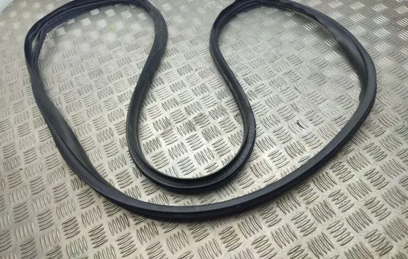 Ford Turneo Courier Front door rubber seal