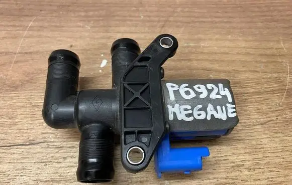 Renault Megane E-Tech Coolant heater control valve 212301538R