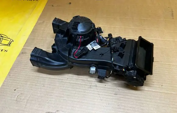 Mercedes-Benz GL X166 Heater fan/blower A1668300008