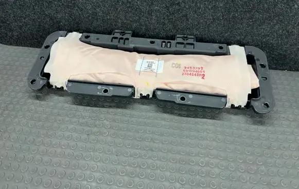 Mercedes-Benz GL X166 Knee airbag 1668600102