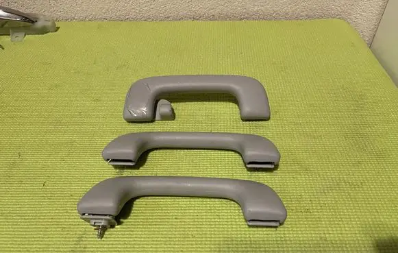 KIA Niro A set of handles for the ceiling