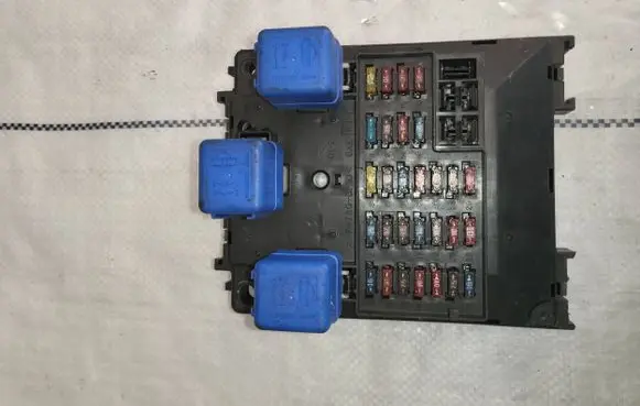 Nissan Patrol Y61 Fuse module