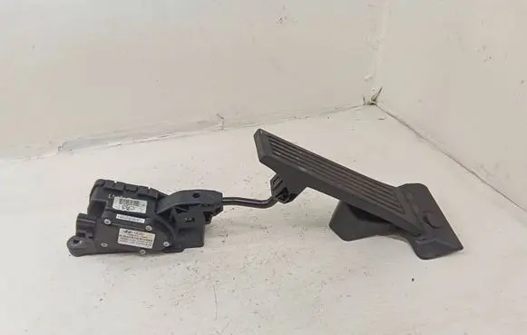 KIA Sportage Accelerator throttle pedal 327002S900