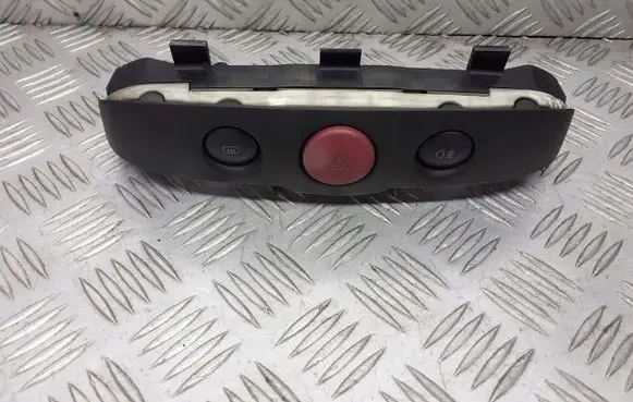 Fiat Punto (188) Hazard light switch