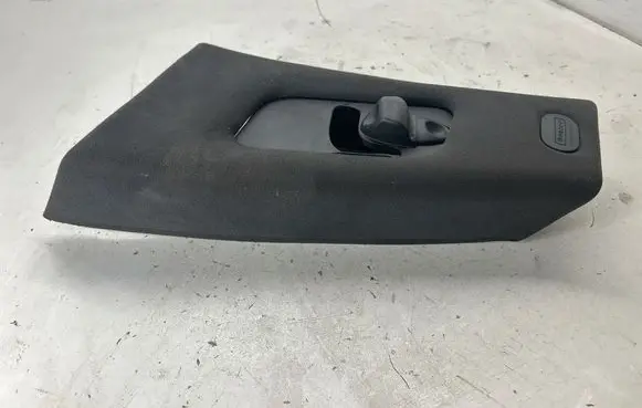 Maserati Ghibli (B) pillar trim (top) 06700890850 M156M157 MBA156S85GN