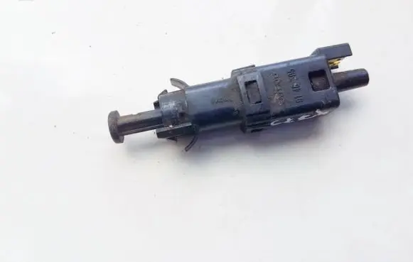 Volvo S70 V70 V70 XC Brake pedal sensor switch 9146305