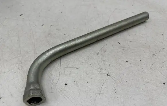 Volkswagen PASSAT CC Wheel nut wrench 