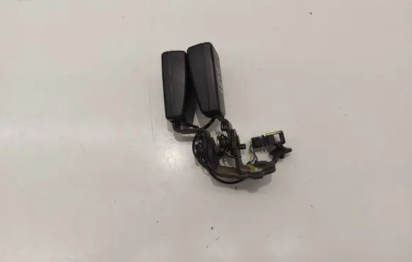Volkswagen PASSAT B8 Rear seatbelt buckle 8V0857739 33012015