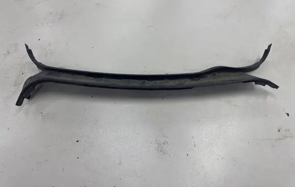 Mercedes-Benz E W124 Wiper trim 1246200778