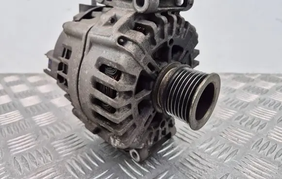 Mercedes-Benz E W212 Generator/alternator A0009067400 2611841C 413026914