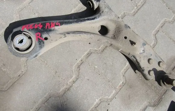Ford Focus Front lower control arm/wishbone
