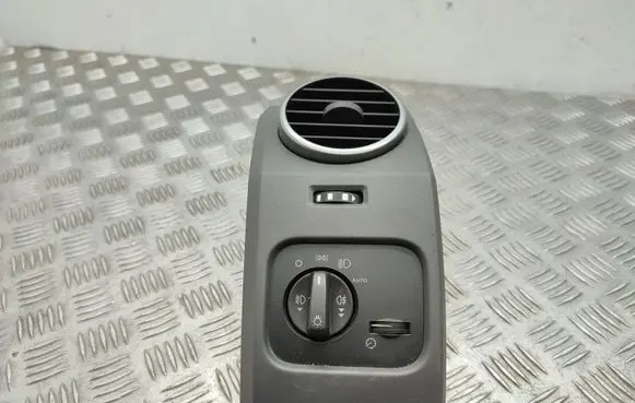 Land Rover Discovery 3 - LR3 Light switch YUD501480