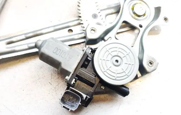 Nissan Leaf I (ZE0) Rear door window regulator motor 610100 82730cv01c