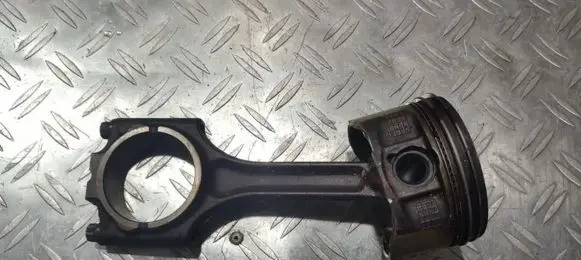 Volvo 850 Piston with connecting rod 24520b