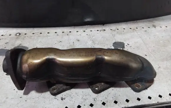 Audi A6 S6 C6 4F Exhaust manifold 059253033L