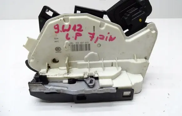 Skoda Octavia Mk3 (5E) Front door lock 5E2837015