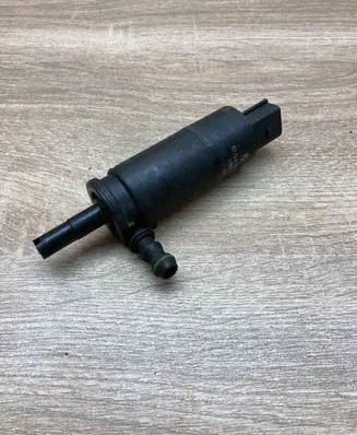 BMW 5 E39 Headlight washer pump 8377613