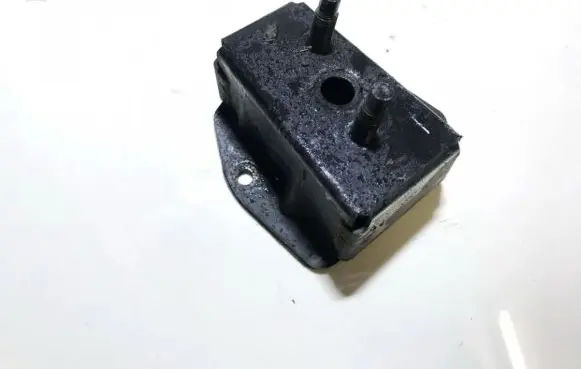 Toyota Prius (XW20) Engine mounting bracket