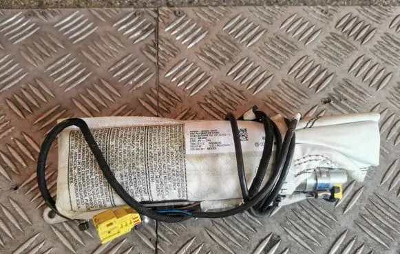 Volkswagen Jetta VI Seat airbag 5C0880241