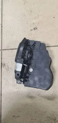 BMW X3 E83 Front door lock 7167068