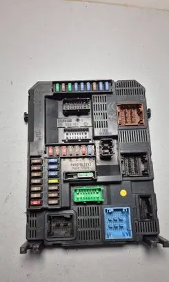 Peugeot 208 Fuse module E1092030 9678355980 10130703