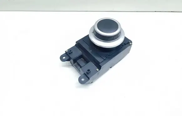 Head unit multimedia control