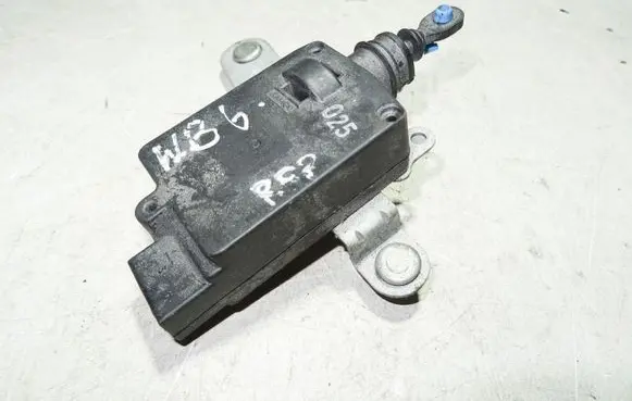 Volkswagen PASSAT B6 Loading door lock 