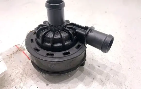 Skoda Octavia Mk4 Oil filter mounting bracket 3Q0965567E