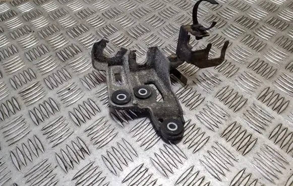 KIA Sportage Gear shift cable bracket 
