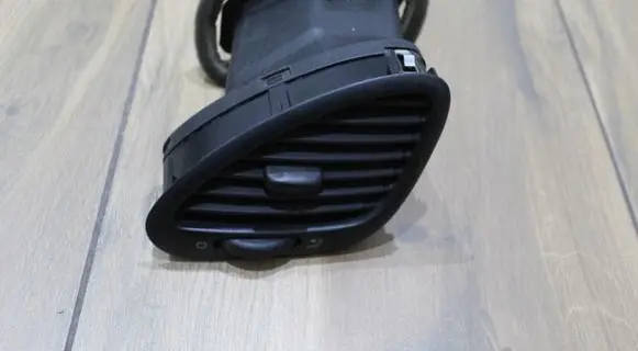 Ford Galaxy Dashboard side air vent grill/cover trim 7M1819703D