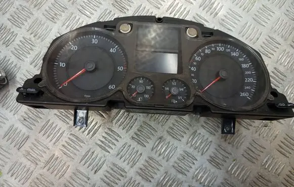 Volkswagen PASSAT B6 Speedometer (instrument cluster) A2C53194181