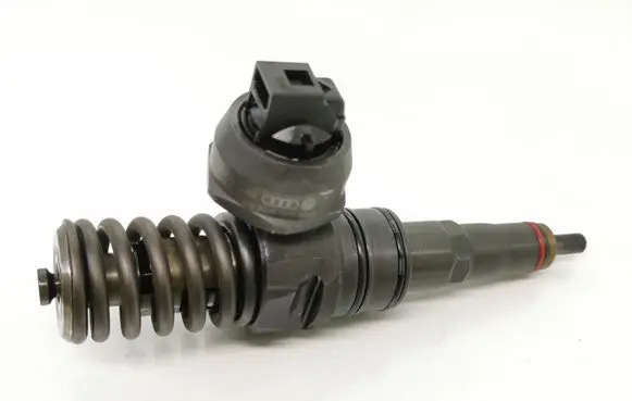 Volkswagen Golf V Fuel injector 038130073BQ 0414720312