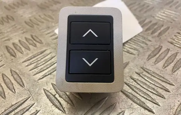 Land Rover Discovery 5 Electric window control switch HY32611F56BA