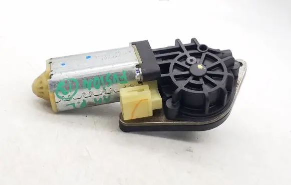 Ford Fusion II Seat adjustment motor 0390203047