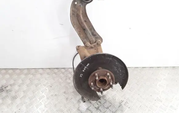 Rear wheel hub spindle/knuckle