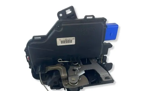 Volkswagen Golf V Front door lock 3D1837016