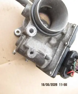 Toyota Yaris Throttle body valve 2200023010 5L10 01703